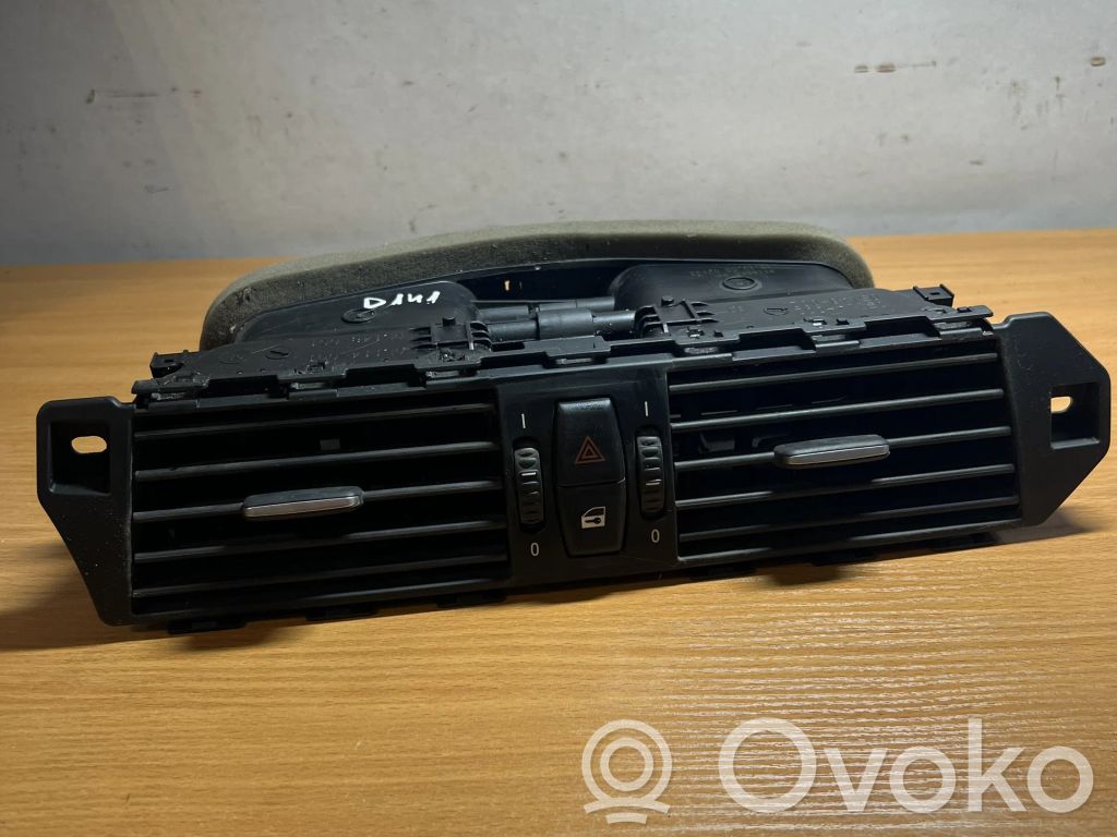 Quarter panel pressure vent   05148001,D141