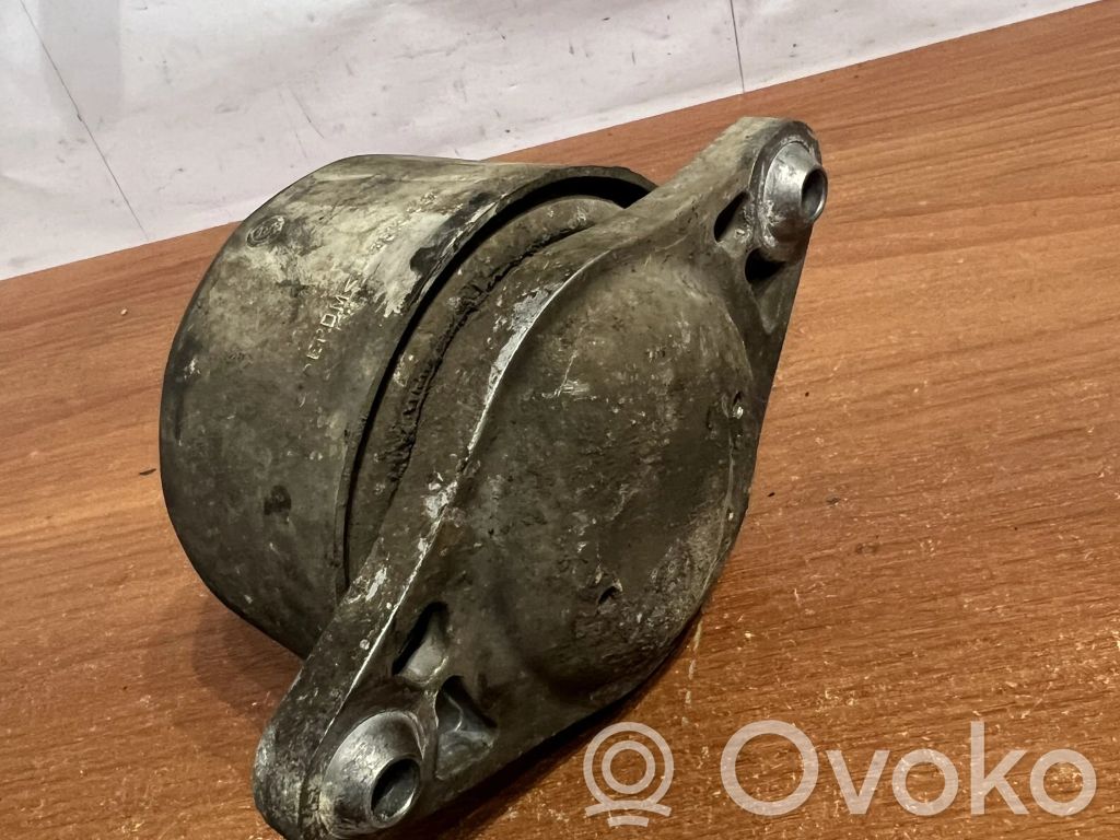 Mercedes-Benz S W221 Engine mount bracket 