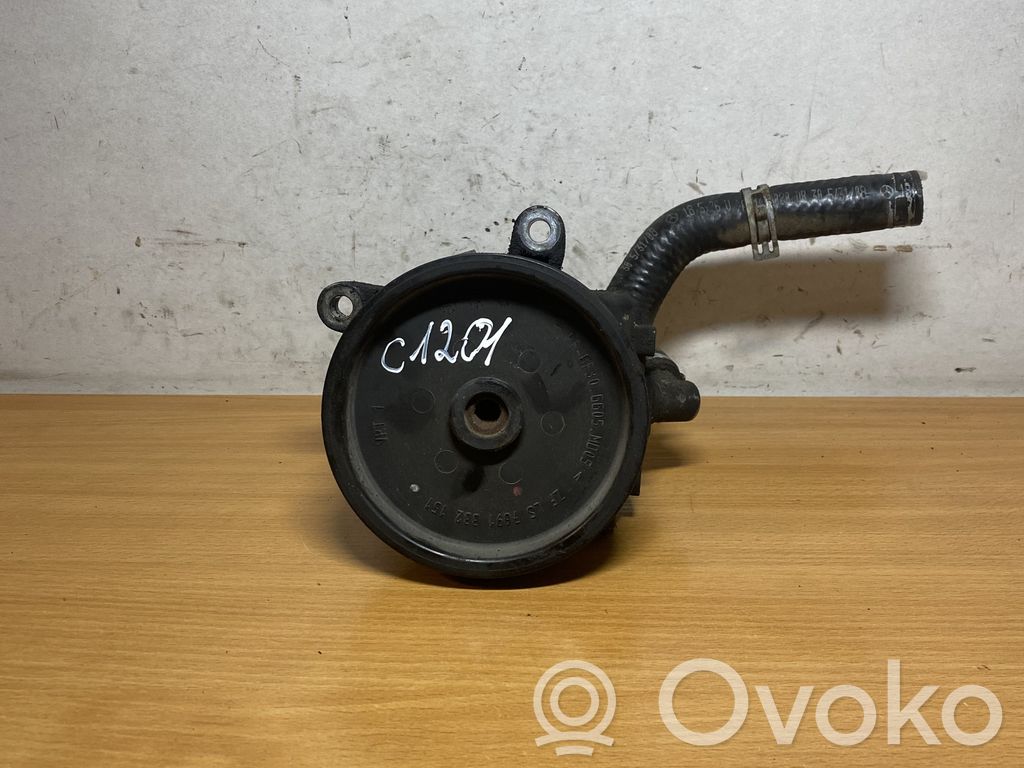Mercedes-Benz C W203 Power steering pump 