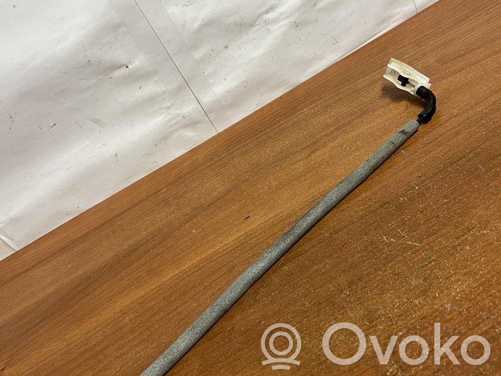 BMW 1 E81 E87 Cita virsbūves detaļa 