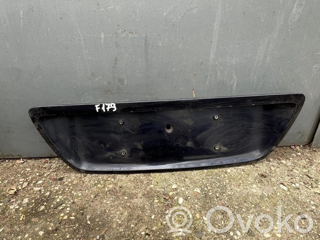 Mercedes-Benz C W203 Ramka przedniej tablicy rejestracyjnej 