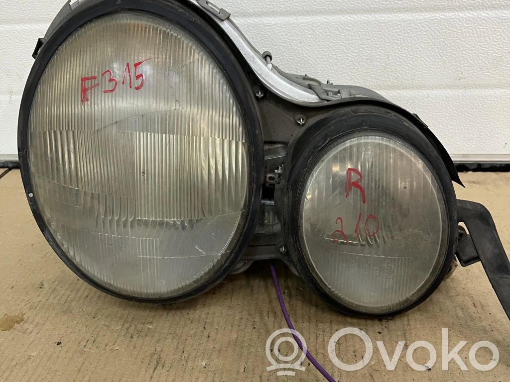 Mercedes-Benz E W210 Lampa przednia 