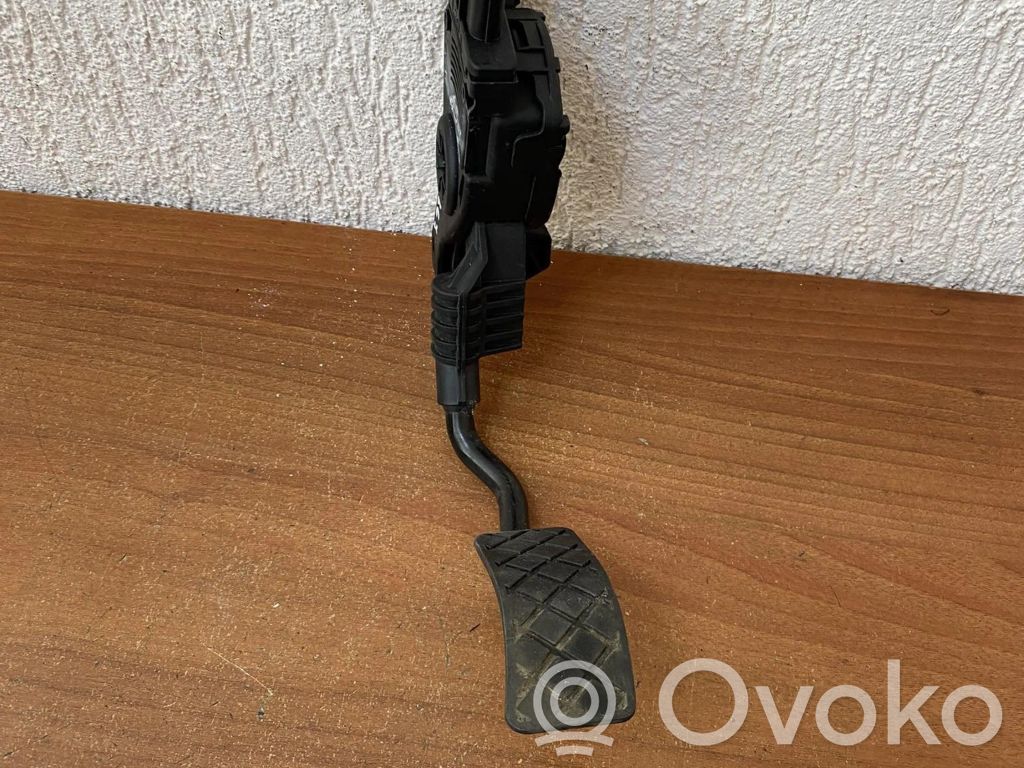 Pedał gazu / przyspieszenia   4H2723523,G867