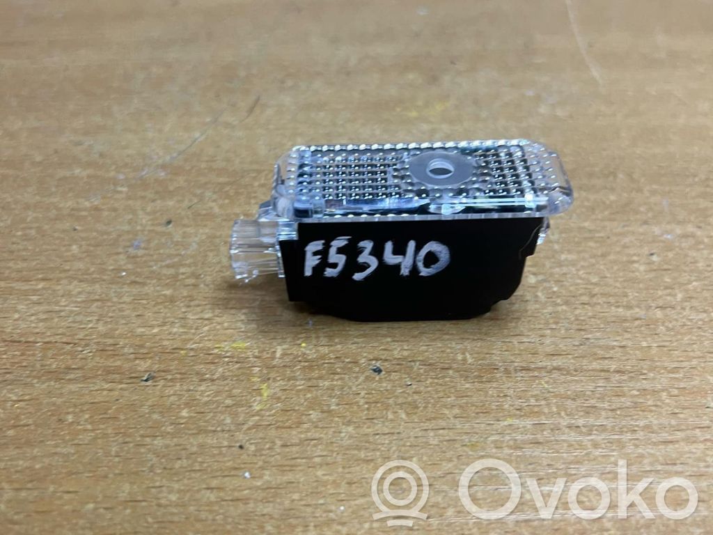 Luz interna puerta delantera   4KE947416C,F5340