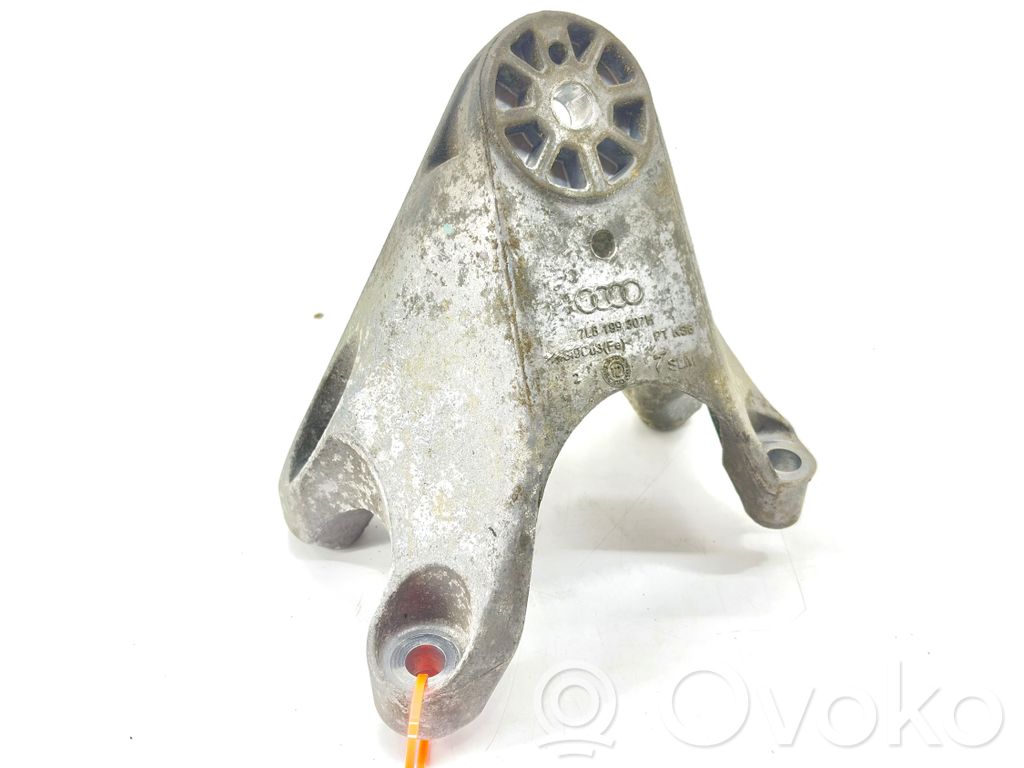Audi Q7 4L Engine mounting bracket 