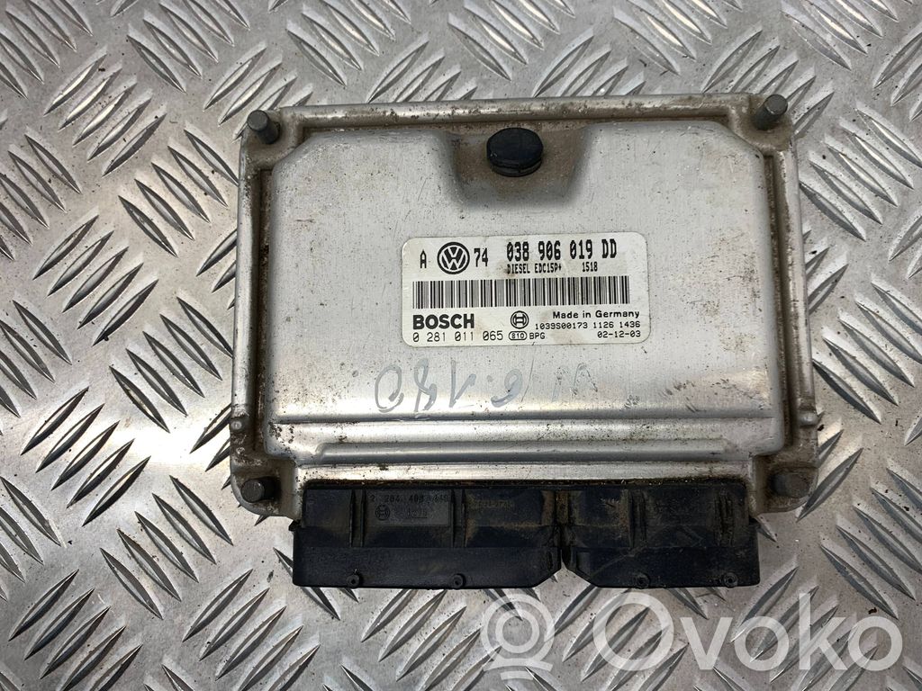 Volkswagen Golf IV Engine control unit/module 