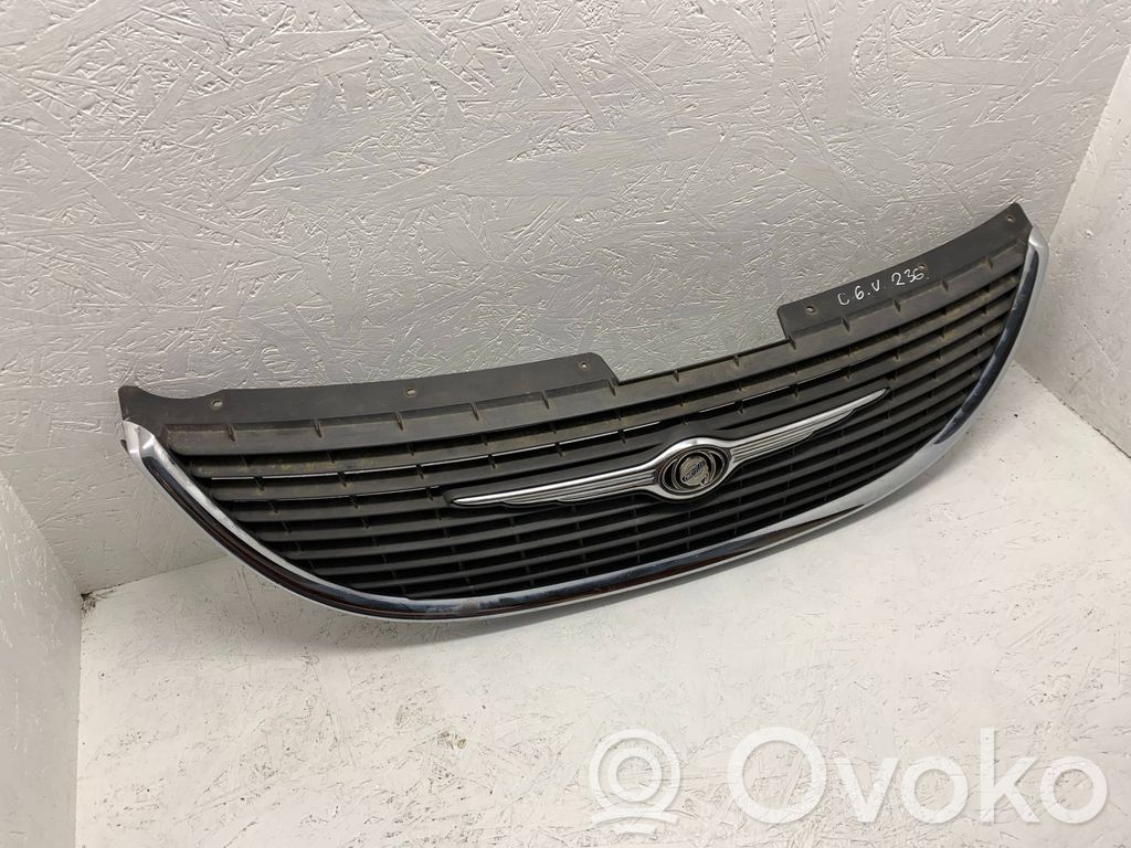 Chrysler Grand Voyager IV Grotelės priekinės 