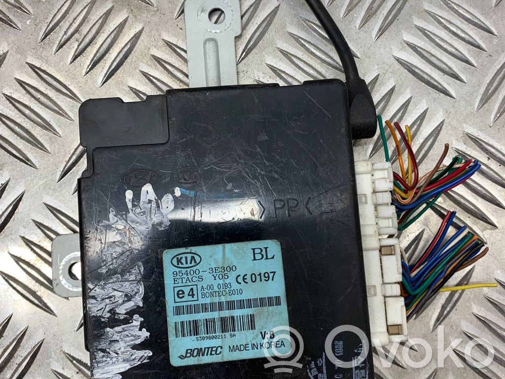 KIA Sorento Door central lock control unit/module 