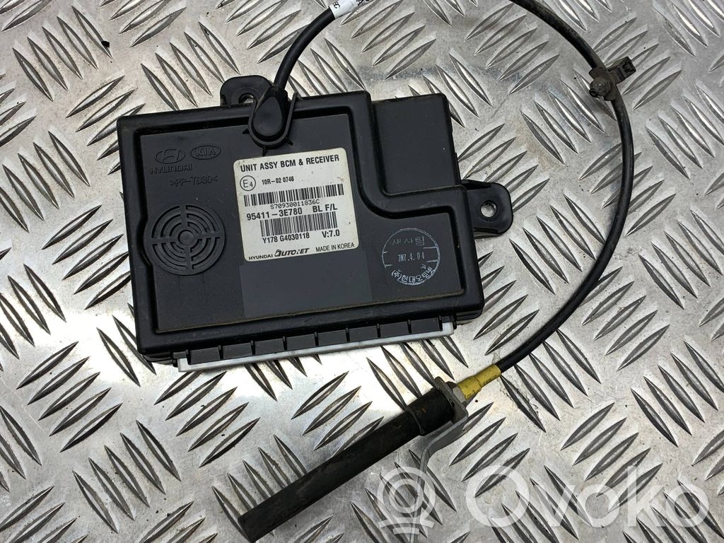 KIA Sorento Door central lock control unit/module 