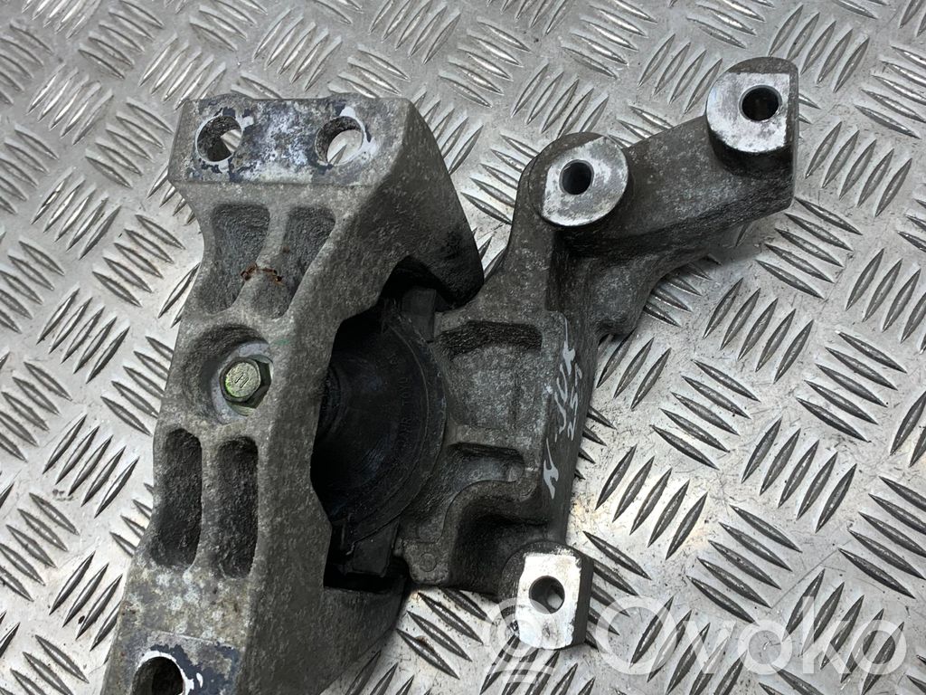 Nissan Juke I F15 Engine mount bracket 