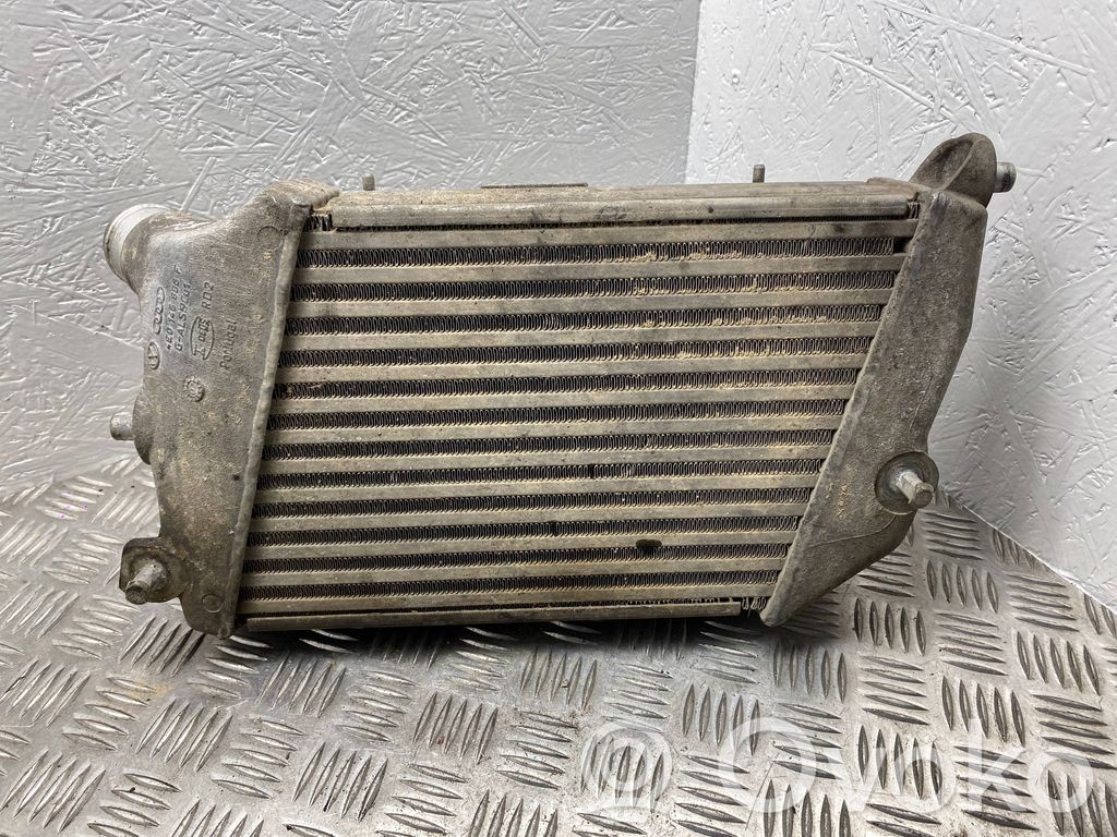 Audi A8 S8 D3 4E Interkūlerio radiatorius 