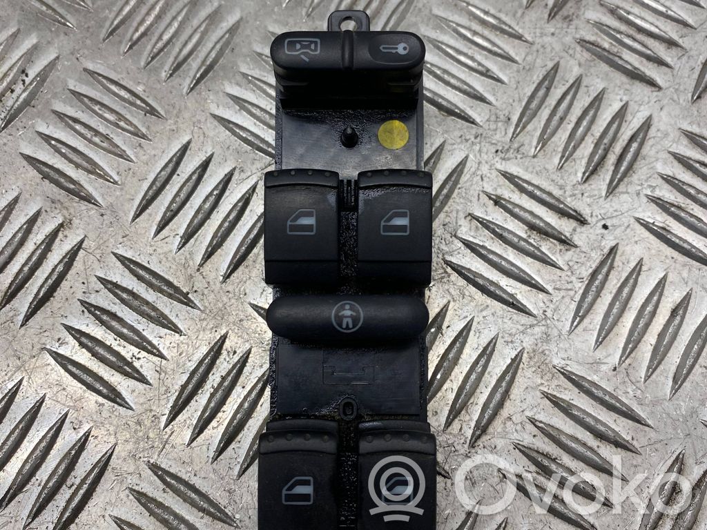 Volkswagen PASSAT B5.5 Electric window control switch 