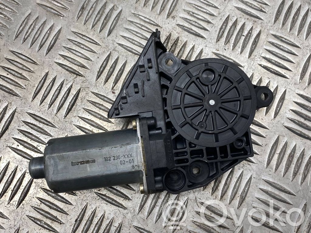 Audi A4 S4 B6 8E 8H Front door window regulator motor 