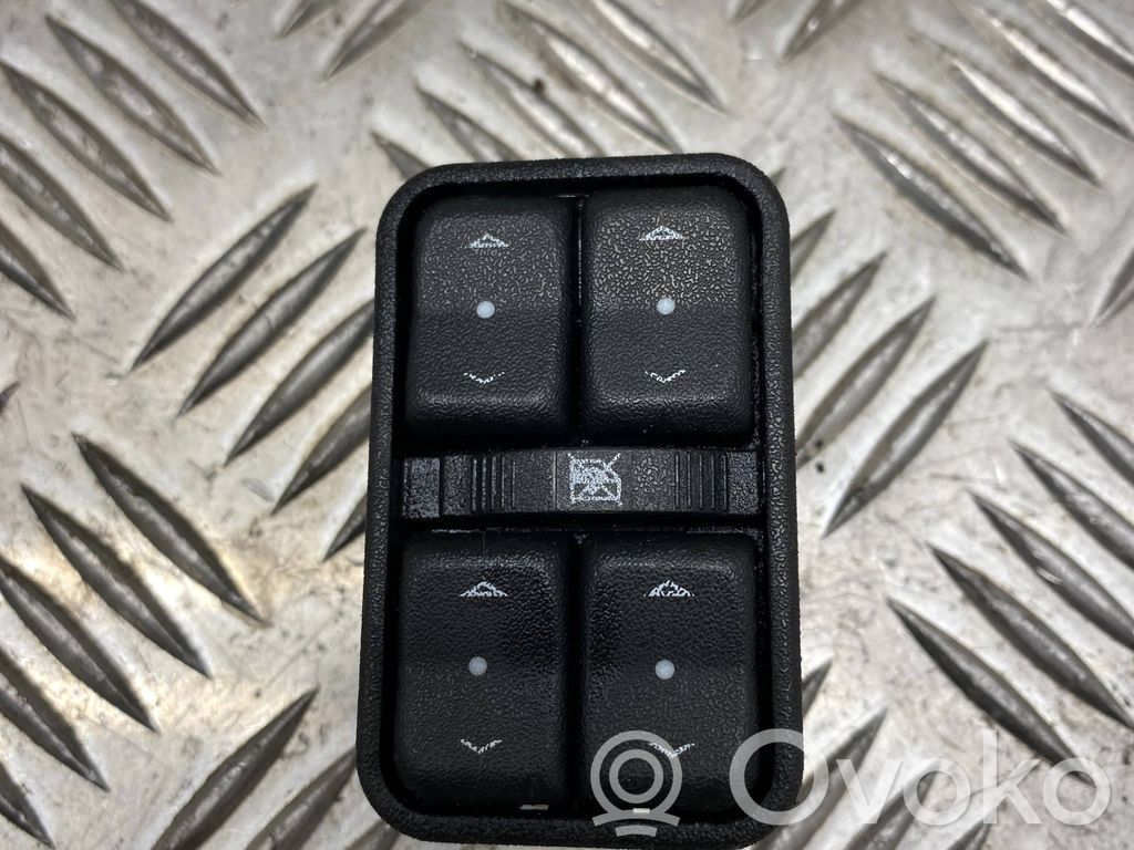Opel Meriva A Electric window control switch 