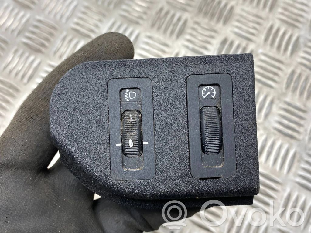 Headlight level height control switch   E366131,13934209