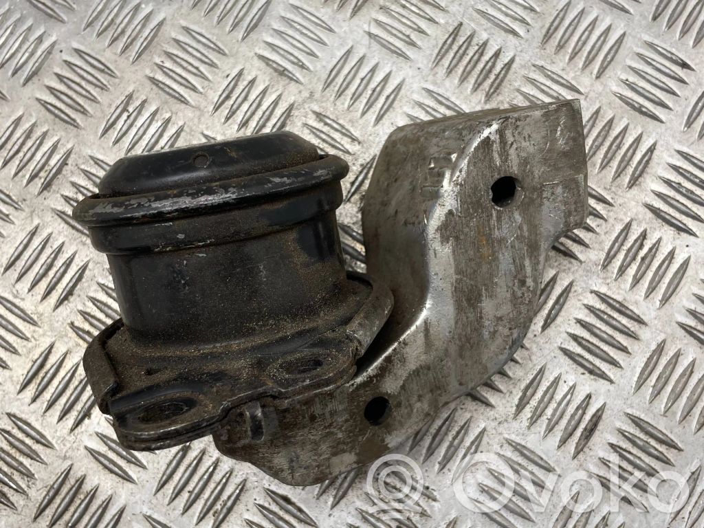 Volvo S40, V40 Engine mount bracket 