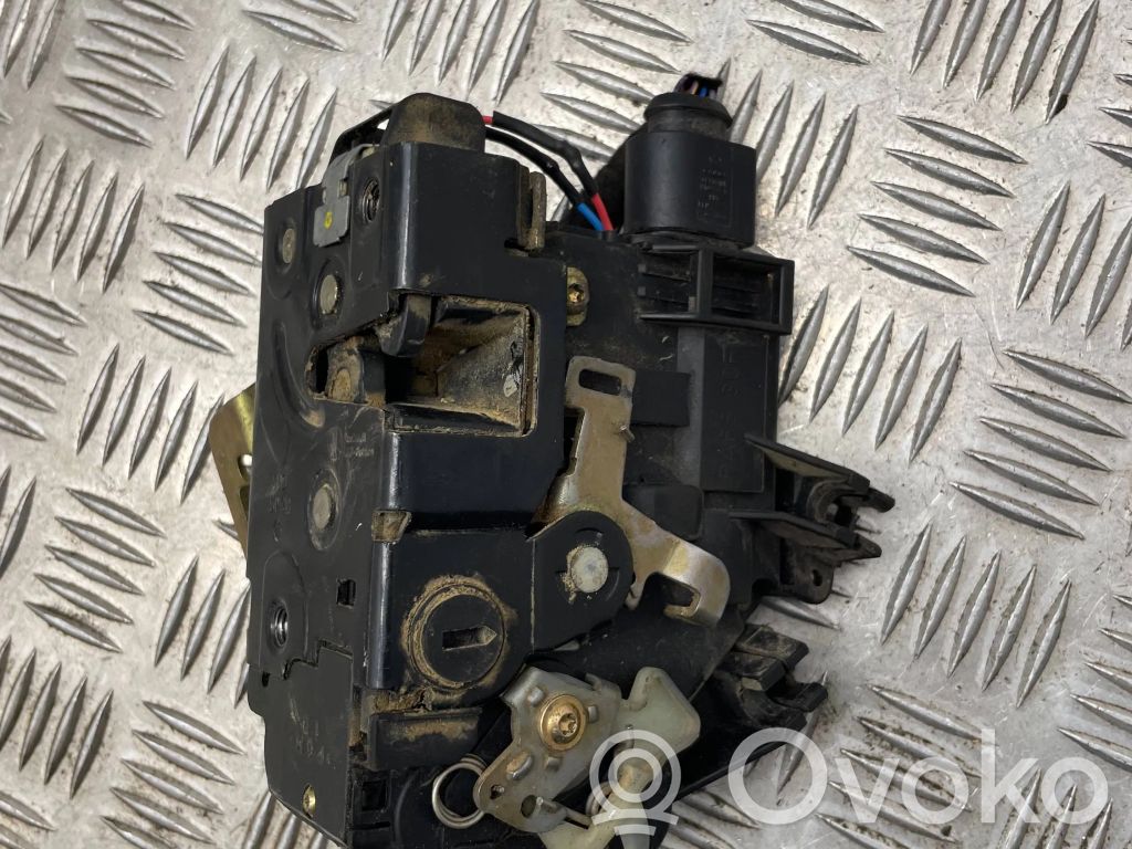 Audi A6 S6 C5 4B Takaoven lukko 
