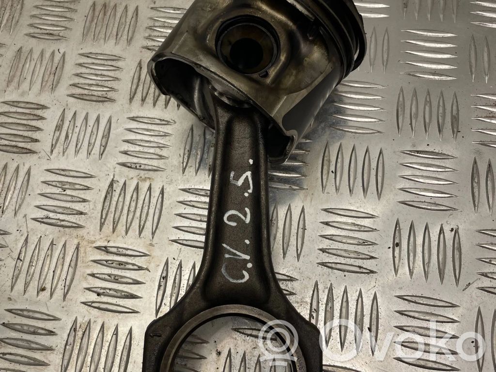 Chrysler Voyager Piston with connecting rod 