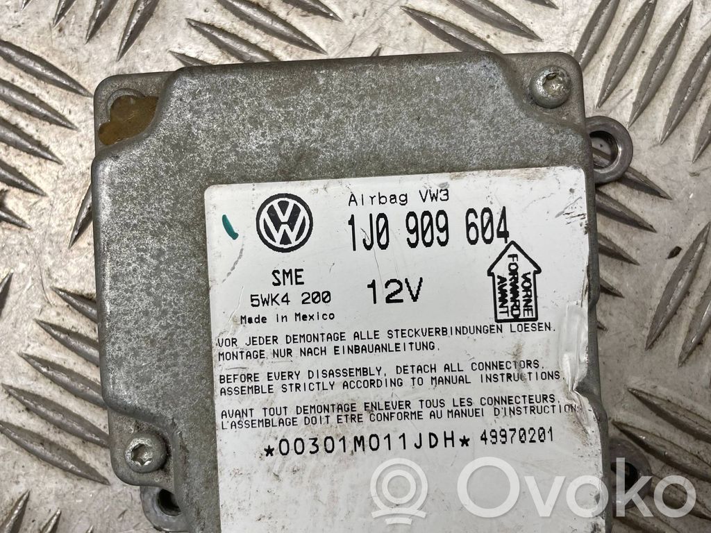 Volkswagen PASSAT B5 Airbag control unit/module 