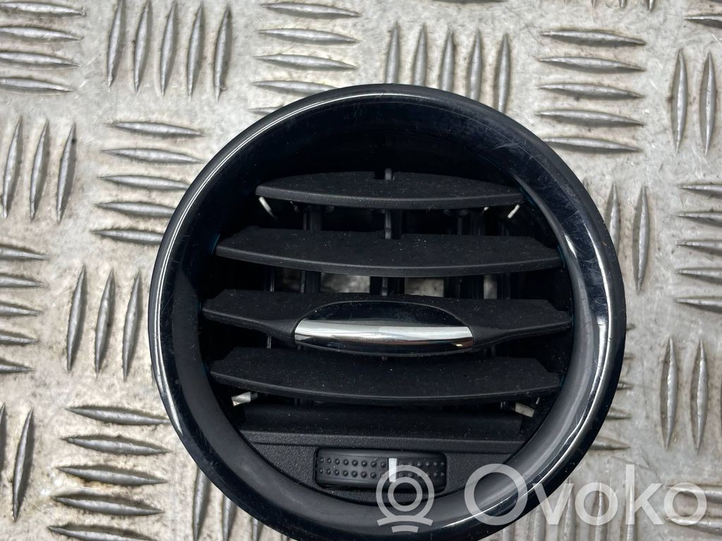Opel Corsa D Moldura protectora de la rejilla de ventilación lateral del panel 