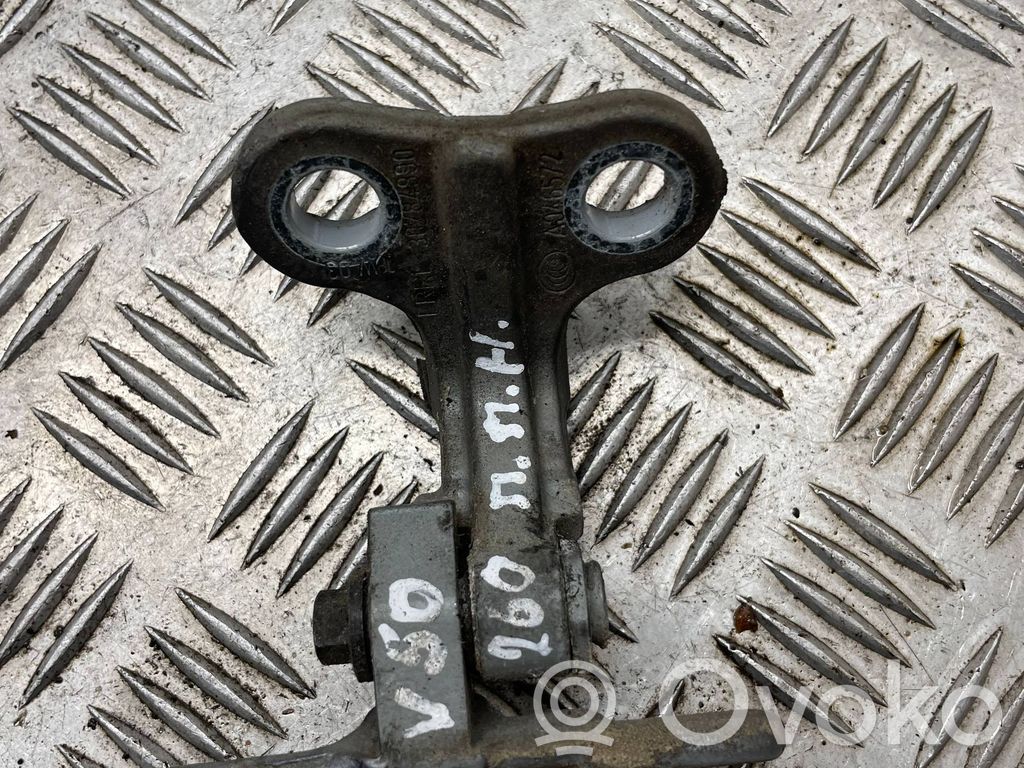 Volvo V50 Front door lower hinge 