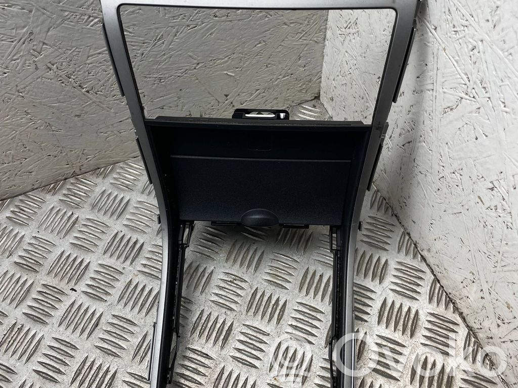 Mazda 6 Center console 