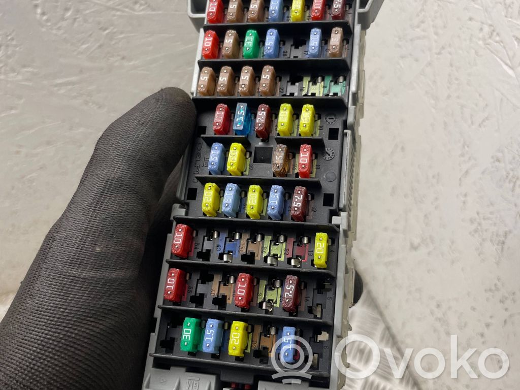 Opel Meriva A Juego de caja de fusibles 