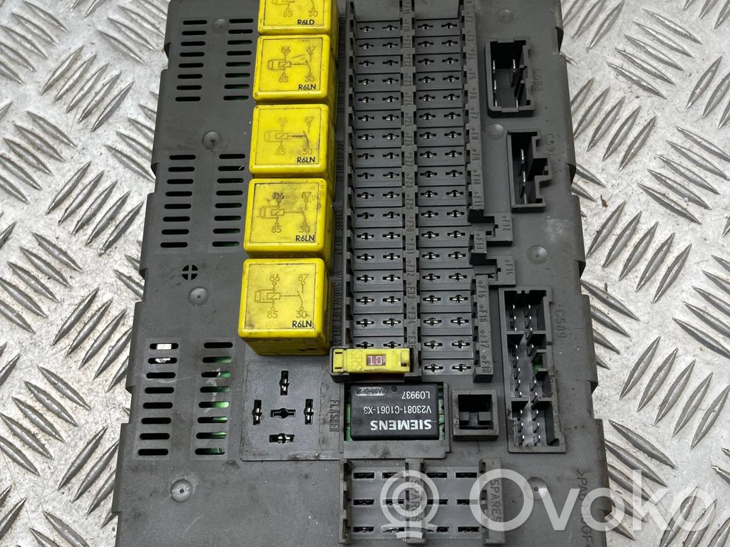Land Rover Freelander Ramka / Moduł bezpieczników 