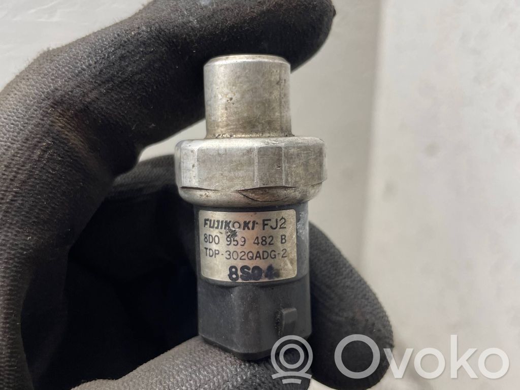 Volkswagen PASSAT B5.5 Ilmastointilaitteen paineanturi (A/C) 
