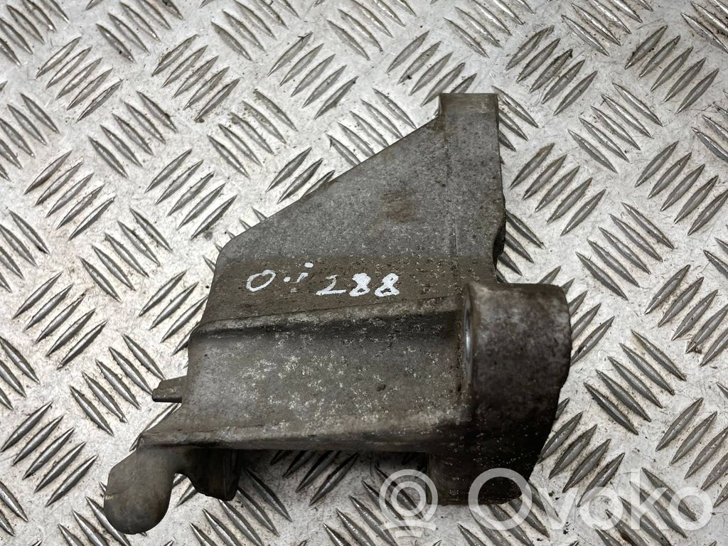 Opel Insignia A Engine mounting bracket 