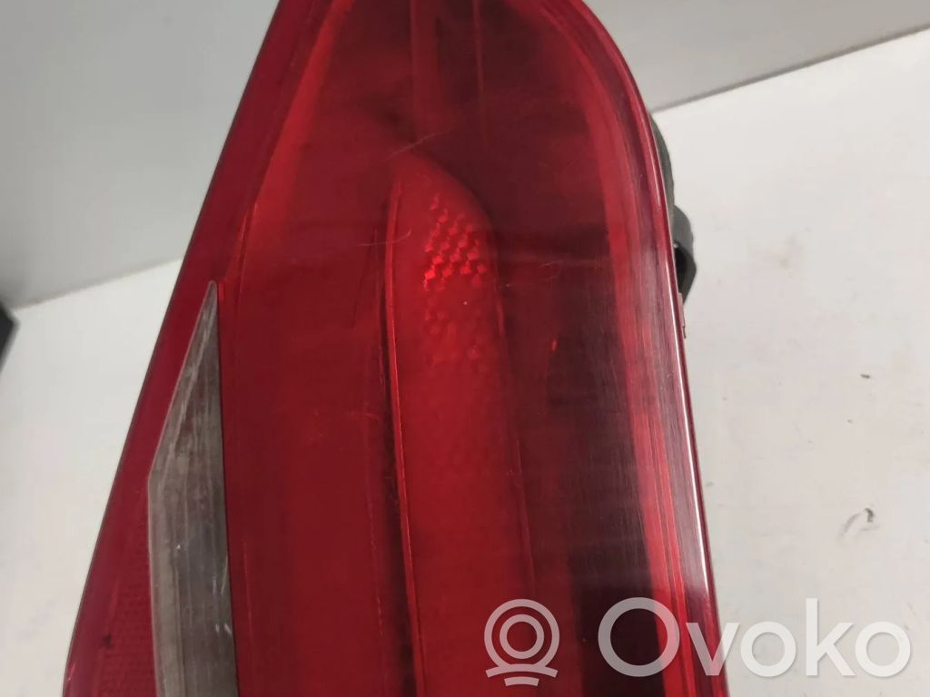 Audi A4 S4 B8 8K Lampy tylnej klapy bagażnika 
