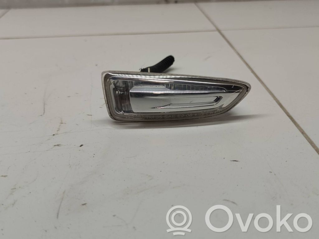 Opel Crossland X Etupuskurin suuntavilkku 