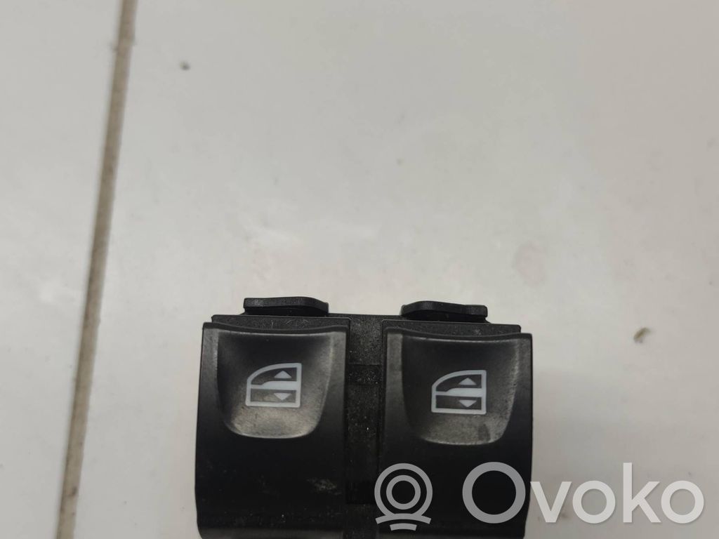 Renault Captur Przyciski szyb 