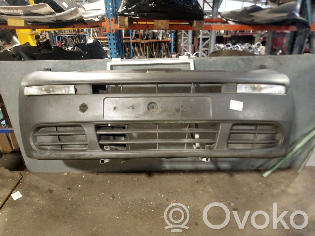 Opel Vivaro Paraurti anteriore 