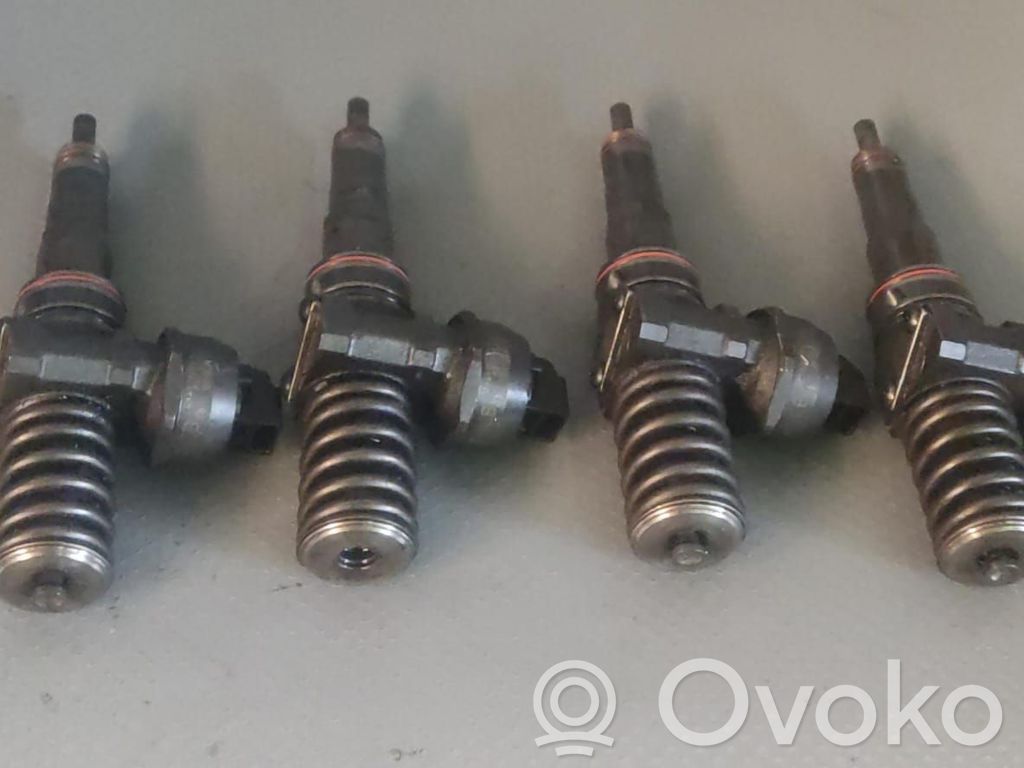 Inyector de combustible   036130073,228158