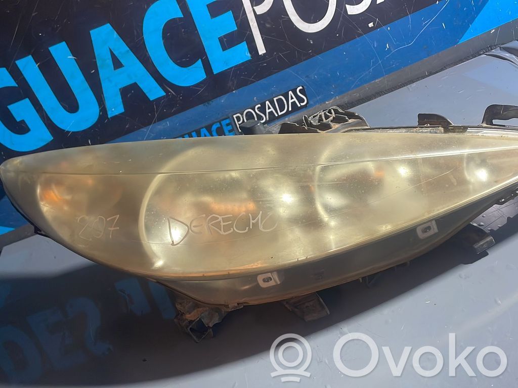 Peugeot 207 Lampa przednia 