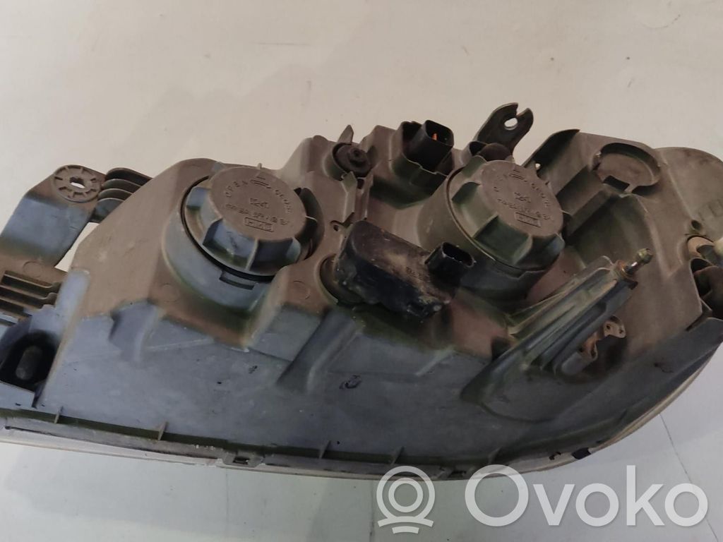 KIA Carnival Phare frontale 