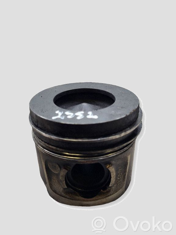 BMW 5 E60 E61 Piston 