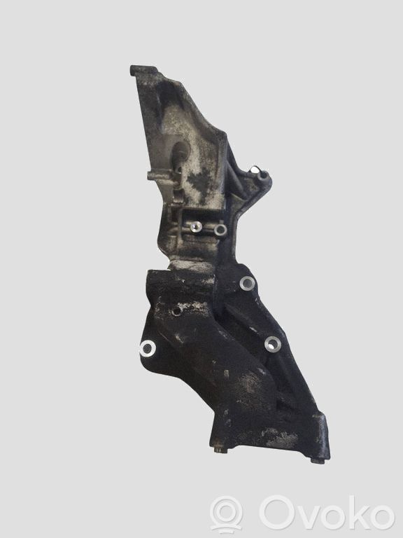 Volvo V60 Mocowanie alternatora 