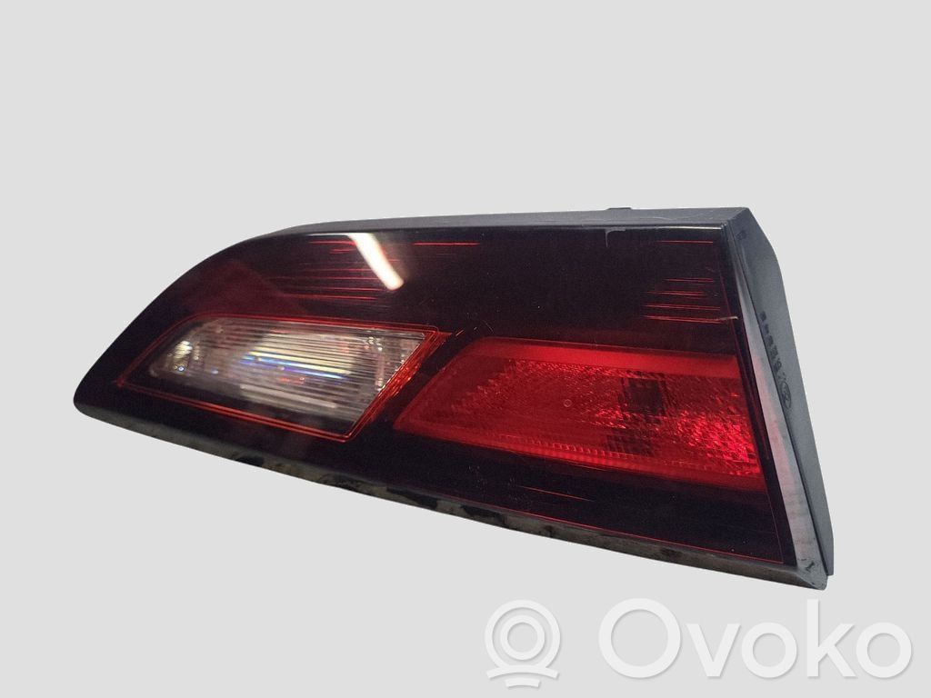 Opel Astra K Luci posteriori del portellone del bagagliaio 