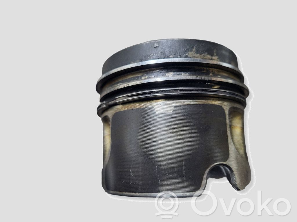 Volkswagen PASSAT B6 Pistone 