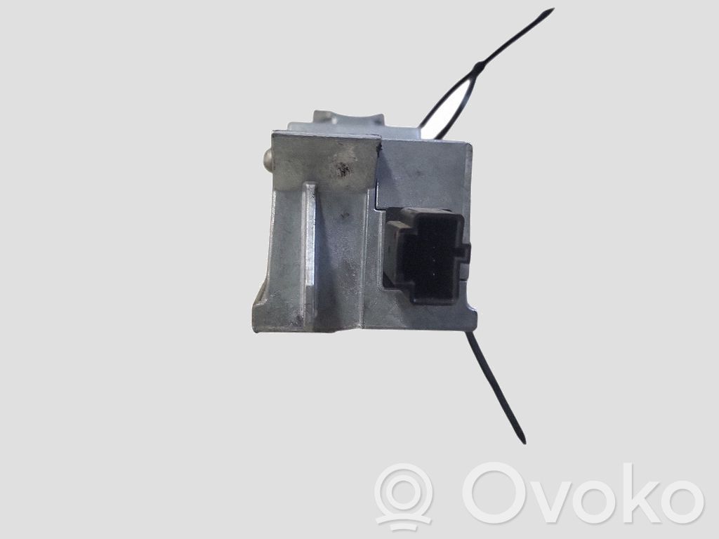 Ohjauspyörän lukitus   7G913F880,AV6N3F880