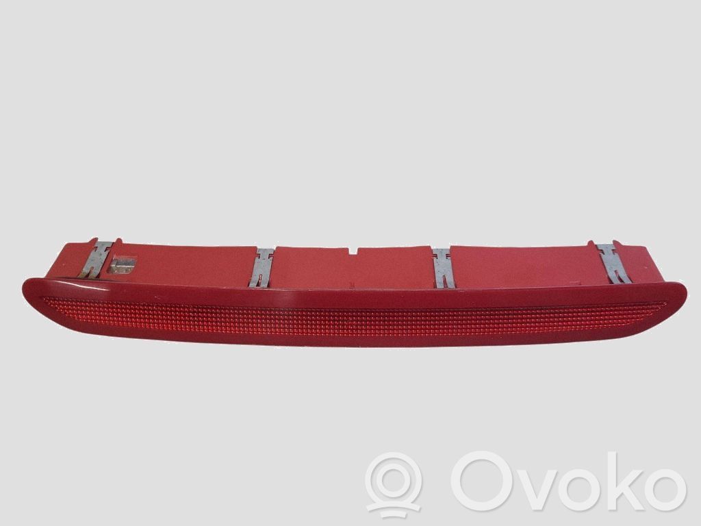 Kolmas/lisäjarruvalo   1K6945097A