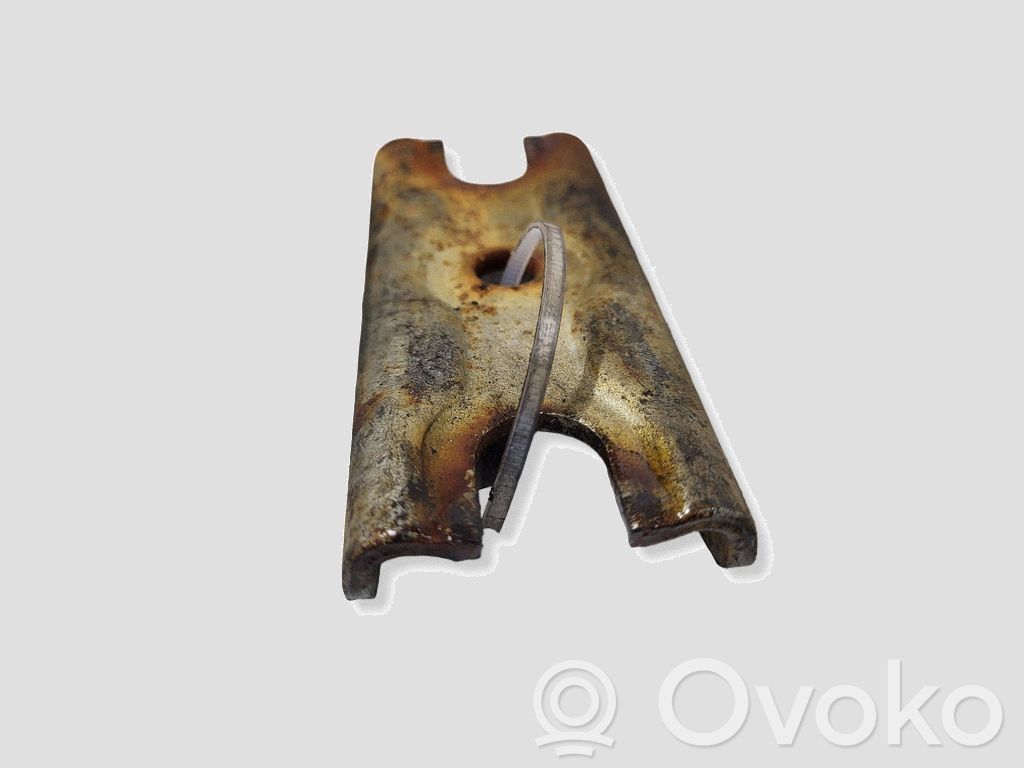 Abrazadera del inyector de combustible   BK2Q9L535AD