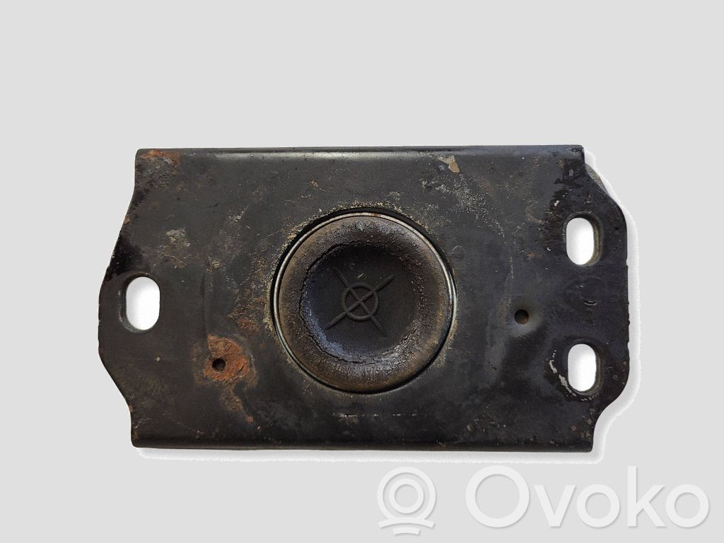 Opel Vivaro Engine mounting bracket 