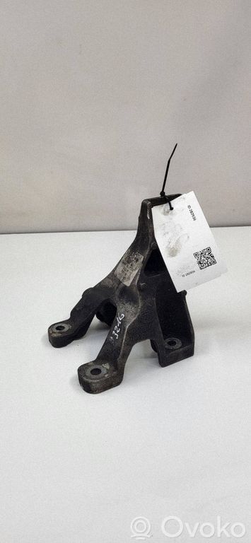 Jaguar XE Engine mounting bracket 
