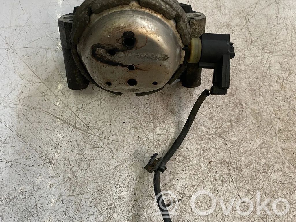 Audi A8 S8 D4 4H Engine mount bracket 
