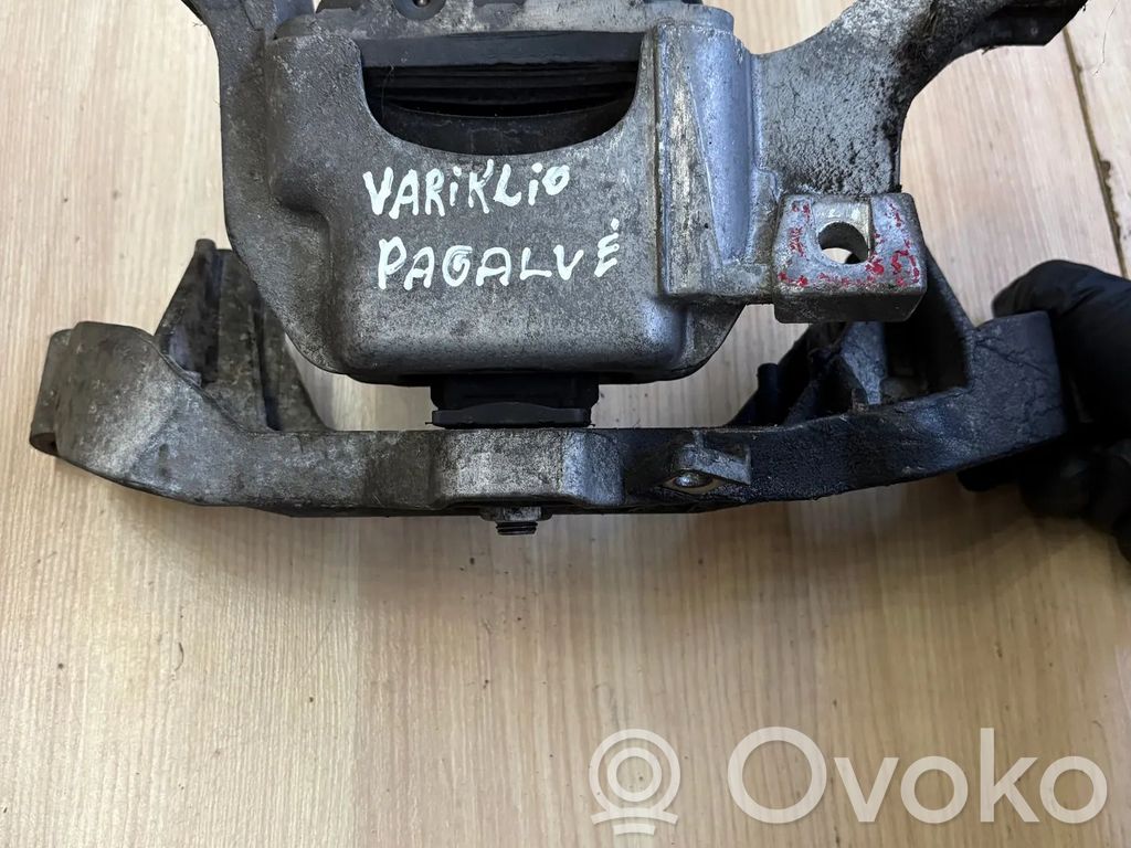 Engine mount bracket   678237401