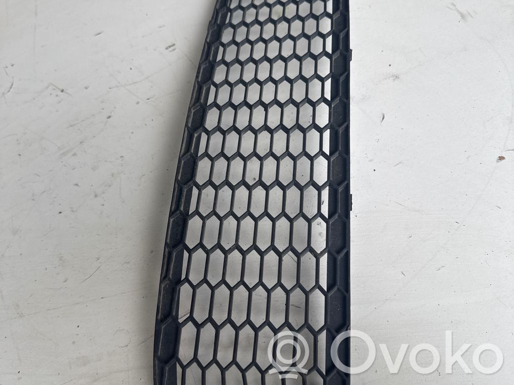BMW 1 E81 E87 Front bumper lower grill 