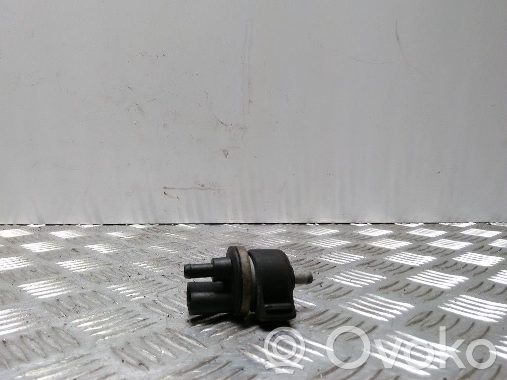 Volkswagen PASSAT B6 Válvula de vacío 